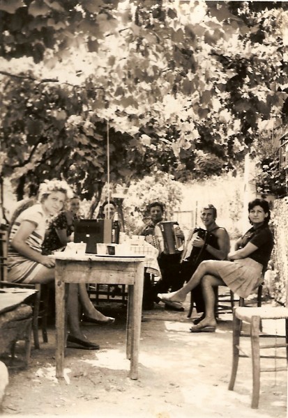 Festa al cortivo dei Scot Agosto 1968.jpg