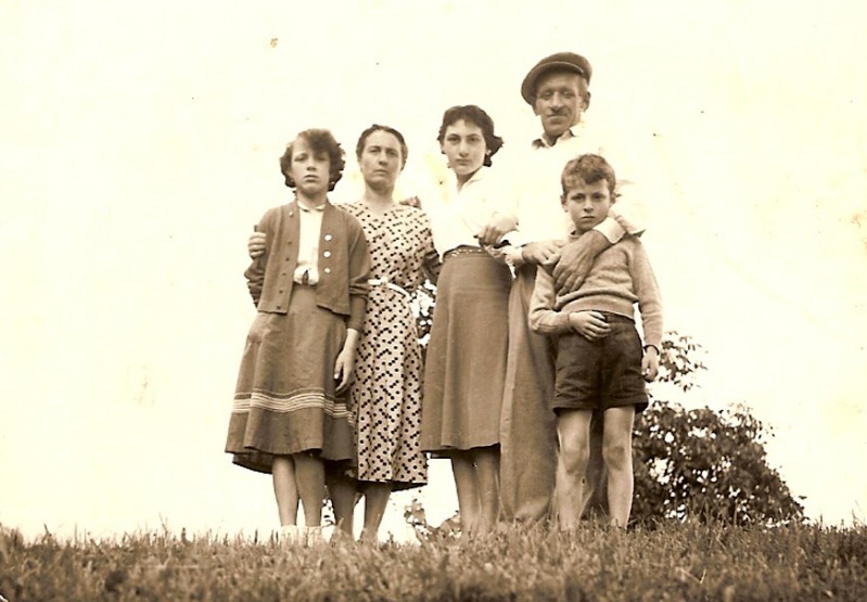 La nostra famiglia al completo Roncoi Luglio 1959.jpg