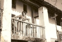 Me mama Rita al poggiolo de casa Marzo 1959.jpg
