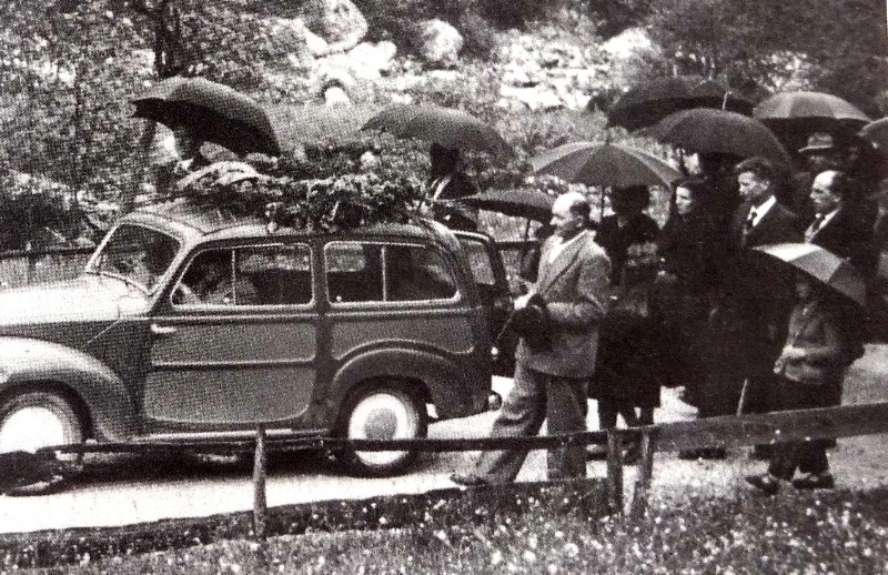 5) ; “giardinetta” usata come carro funebre per il funerale di Maria Selle Telìna il 27 maggio 1955;.jpg
