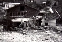 4) quello che rimane della chiesa e della Casa della gioventù-canonica dopo l’alluvione del 1966;.jpg