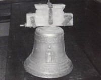 7) ; la campana fusa nel 1955 dalla fonderia De Poli;.jpg