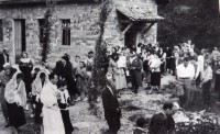 14) 22 maggio 1958 - fedeli partecipanti alla festa in onore di santa Rita;.jpg