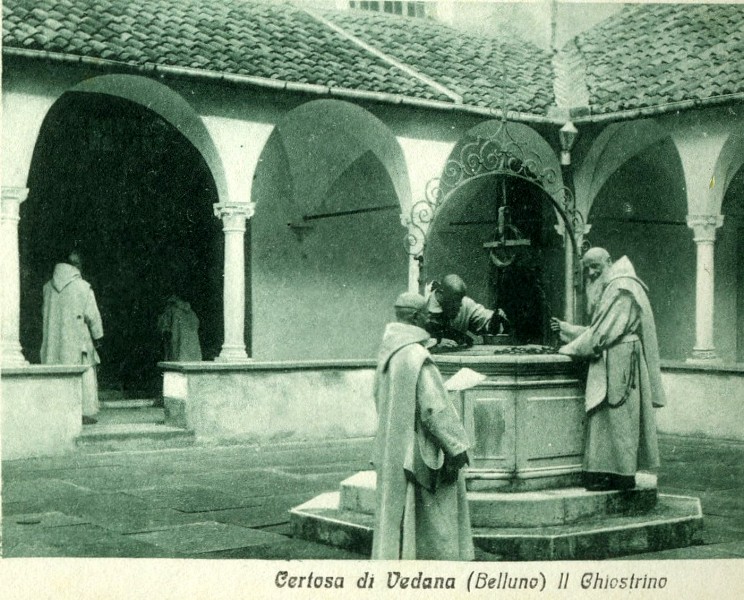 16b) Certosa di Vedana (Belluno) - Il Chiostrino..jpg