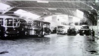 33) Anno 1965. Interno del capannone adibito a carrozzeria e autorimessa nelle officine Buzzatti alla Veneggia di Belluno.jpg