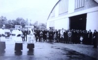 100) il vescovo Muccin, è il 1965, benedice le nuove Officine Buzzatti a La Veneggia; interno delle officine Buzzatti negli anni '30;.jpg