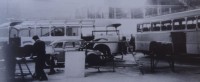 105) anno 1965 - verniciatori e carrozzieri all'opera nelle officine Buzzatti alla Veneggia..jpg