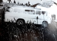 17) Anni '60. Autocorriera OM Leoncino carozzata Barbi della S.A.D. in servizio sperimentale sulla tratta Lozzo di Cadore - Pian dei Buoi.jpg
