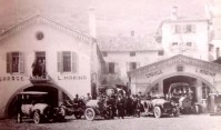 1) Anni ‘20 - vetture davanti al garage L. Marina a Longarone;.jpg
