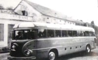 6) anno 1958 - Alfa Romeo 900 pure della Da Rolt in sosta a La Secca;.jpg