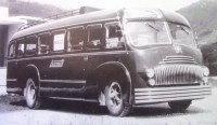 17) Anno 1948. Autocorriera Fiat 666 della ditta Buzzatti col tetto apribile per le gite estive.jpg