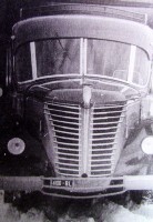 27) Anno 1938. Alfa Romeo 500 con musone davanti al garage nell'agordino durante l'Inverno.jpg
