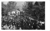 La bara di vetro con i sacri resti dei Martiri è accompagnata da un plotone di Alpini e da rappresentanti di altre forze d’Armi (aviazione, marina, artiglieria)..jpg