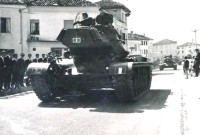 carri-7 -Santa Giustina anni '50 - carri armati sul ponte Veses.jpg