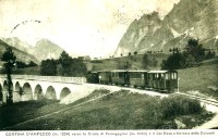 3e) Cortina - 1923, il trenino a vapore entra a Cortina..jpg