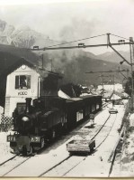 31g) Cortina - Il treno delle Dolomiti nel 1926 circa - locomotore a vapore ma la linea elettrica è già completata..jpg