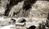 35) Si penetrava poi nella profonda valle del Boite, un ponte, la galleria di Cima Costa (38,89 m.), la galleria di Riva Grande (45,59 m.), la galleria delle Faghere (78,54 m.jpg