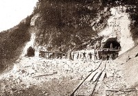 37) Superata Fiammes, s’incontrava la più lunga galleria della linea, quella di Pezzovico (559,50 m.), a sud del colle di Podestagno..jpg