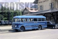 93) Il bus della Ferrovia Dolomiti! Credo sia un Leoncino OM carrozzato Menarini; fotografato alla stazione di Cortina nel 1961..jpg
