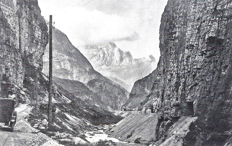 18 le gallerie ai Castei viste verso nord.jpg
