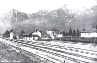 02 Stazione di Bribano raccordo ferroviario tra la tratta Padova - Calalzo delle ferrovie dello stato e la nuova ferrovia Agordina realizzata a scartamento nornale.jpg