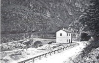 17 Casello presso l'imbocco della prima galleria ai Castei in località Tornèr.jpg