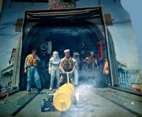 19) Anno 1967sul ponte di volo con capo Vitiello e Modica, al centro Michele Caponigro x addestramento su nave Bergamini..jpg