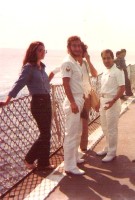 208) Siamo sul Ponte volo di nave Bergamini anno 1980 assieme tecnici rai uno per riprese televisive.jpg