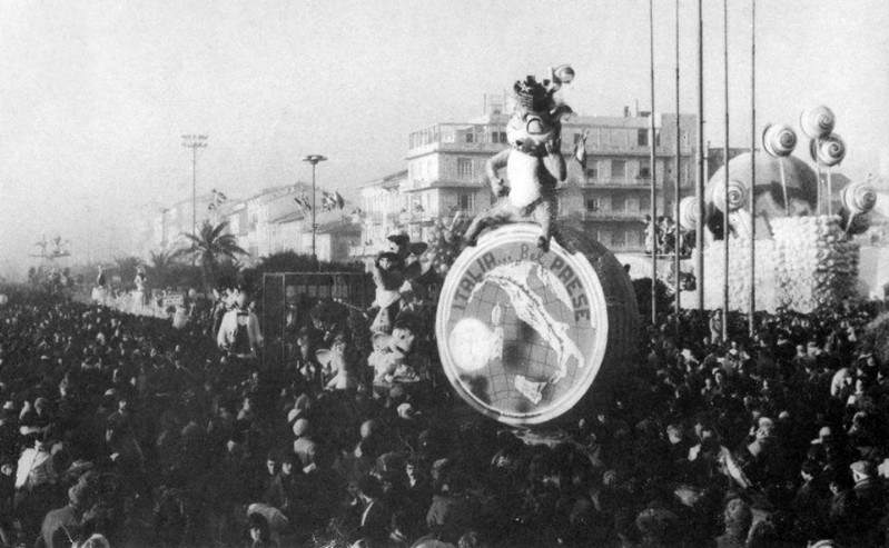 96) Carnevale di Viareggio d'altri tempi....... involontariamente, ma si faceva pubblicita' al BEL PAESE .........jpg