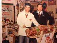 104) Anno novembre 1984 fiera di Nizza Monferrato AT venduto in fiera tagliata tutta a coltello numero 3 mortadelle augusta del peso di 95 kg l’una in 8 giorni.jpg