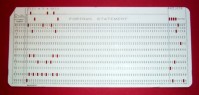 14-La scheda meccanografica fondamentale per l’organizzazione dei dati dei primi computer, era fatta di cartoncino e rappresentava l’informazione attraverso la presenza di piccoli fori sulla scheda..jpg