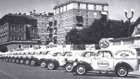 54) Furgoni del deposito di Parma anni '50.jpg