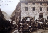 04-Arrivo del primo camion a I Stua lungo la strada in costruzione. 4 Luglio 1919..jpg
