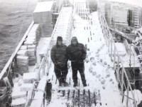 106) Genepesca I - Neve a bordo anno 1962. Si riconoscono Gabriele Brandimarte e Giorgio Mazzocchetti..jpg