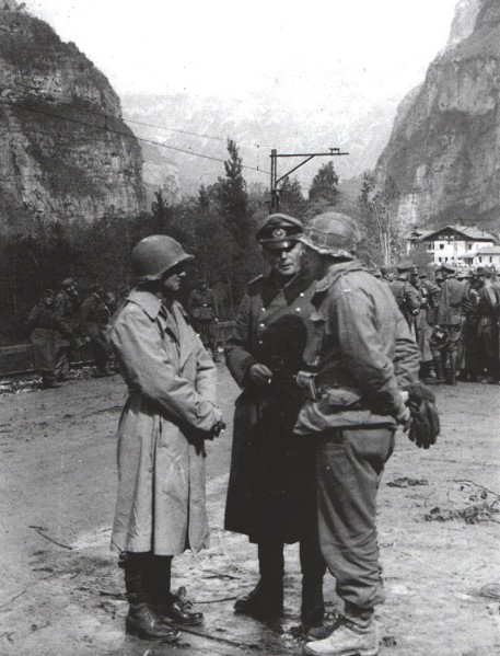 45) Resa del 76° Corpo d'Armata Tedesco  al 337° Battaglione Fanteria della 85a Divisione a La Stanga il 2 Maggio 1945.jpg