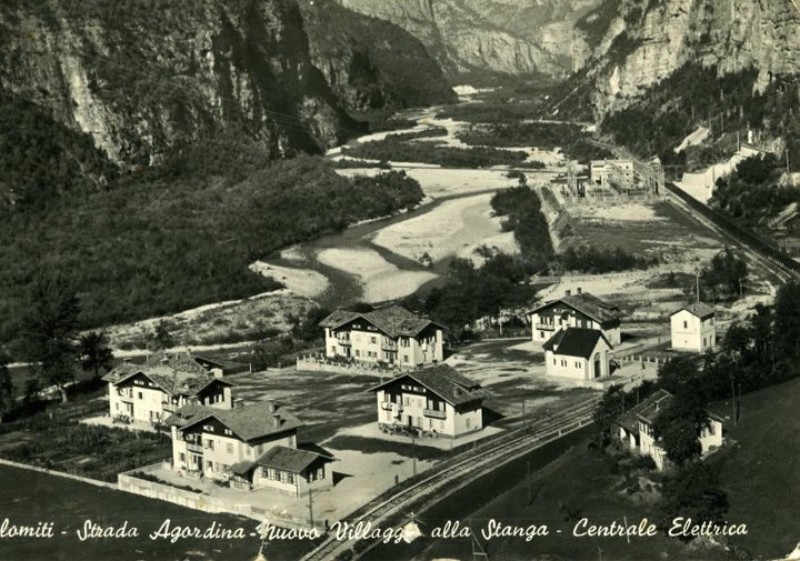 62b) Strada agordina - Nuovo villaggio alla Stanga - Centrale elettrica.jpg