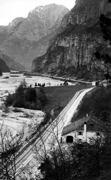 64) Localita La Stanga - Montagna ,Ferrovia ,Casello ,,'Albergo , Strada ,Cordevole e ancora Montagna. Zona originale d' altri tempi.jpg
