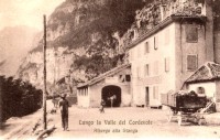 5) L'albergo a La Stanga nei primi decenni del secolo scorso lungo la valle del Cordevole..jpg
