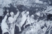 06-Minatori esultanti nell'atteso momento della rottura del diaframma, la conclusione dello scavo della galleria realizzata in Nuova Zelanda dall'impresa Dal Favero anno 1976..jpg