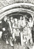 11-Galleria nei pressi di Berna(Svizzera) nel gruppo il minatore Angelo Cassol detto Angelo vecia, di San Gregorio(nato 1891-morto1968)- Foto 1922-24.jpg