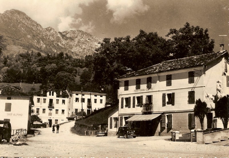 16-Centro San Gregorio anni 50 bar Alpino e antica trattoria..jpg