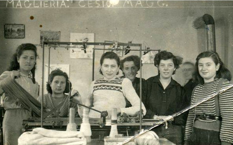 3) Cesio - Maglieria dove c'era la c1) artoleria e il Bar dalla Rinella, La seconda di sinistra, Ilva di Cesiominore la quarta è la moglie di Enzo Cadore la Rinella e la Anna di Migno Moche..jpg