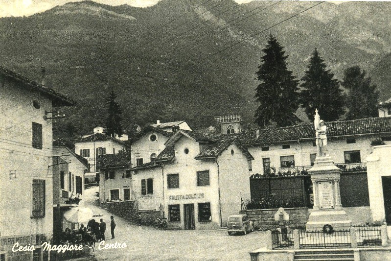 8) Cesiomaggiore - BAR CENTRALE e davanti il negozio della Gisella.jpg
