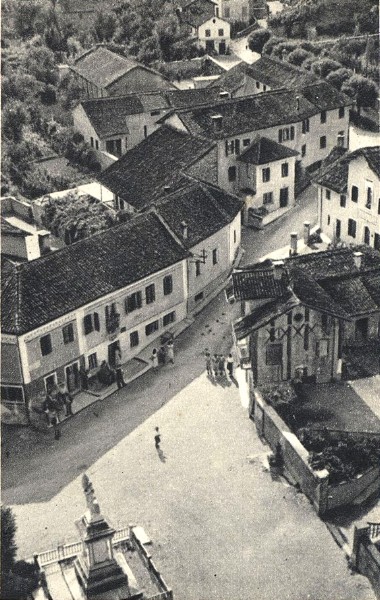 9) Cesiomaggiore - La piazza è in fondo il viale alberato che portava al BAR di ARISTIDE IL FABBRO..jpg