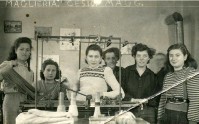 3) Cesio - Maglieria dove c'era la c1) artoleria e il Bar dalla Rinella, La seconda di sinistra, Ilva di Cesiominore la quarta è la moglie di Enzo Cadore la Rinella e la Anna di Migno Moche..jpg