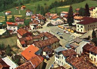 6) La vecchia piazza del municipio di Cesiomaggiore, si intravvede il -BAR LOCANDA- dalla Carmen.jpg