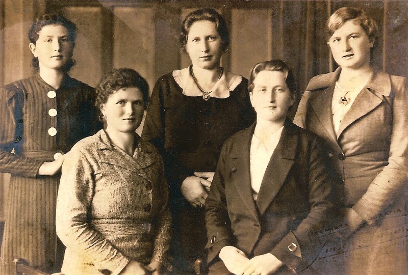 62b-Paolina (mamma di Lia), Angela (moglie di Bepi Parigi), Ida (moglie di Wilmo), Irma (moglie di Germano Cassol), la Giovanna moglie di Tilio mas.jpg