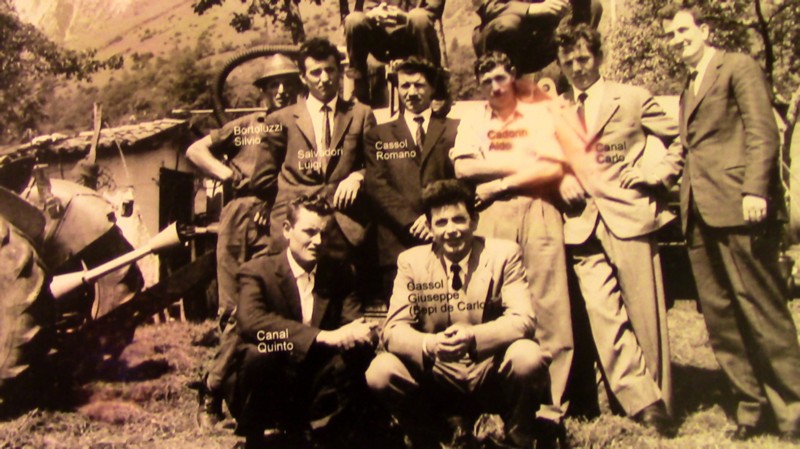 92) Anni '60 - Gruppo agricoltori del 3P di San Gregorio nelle Alpi..jpg