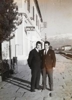 16a) Stazione di Bribano - Sergio Forcellini e Ginetto anni '60..jpg