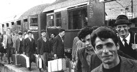 16c) Emigranti alla stazione di Bribano anni '50..jpg